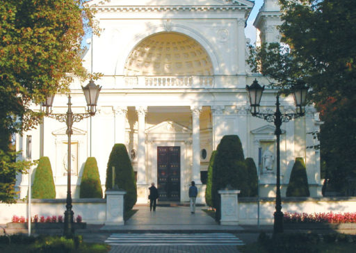 Modelo A2B/01 Farolas de estilo decimonónico que adornan edificios públicos.